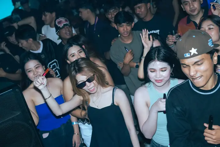 Crowd dancing at Fresh Start
